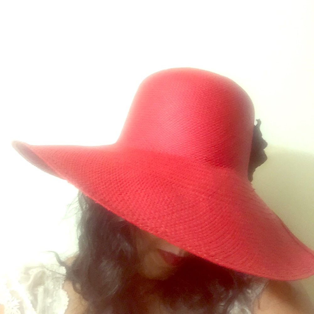 Red wide split-brim straw hat